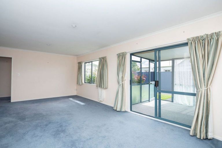Photo of property in 19a Burns Street, Dannevirke, 4930