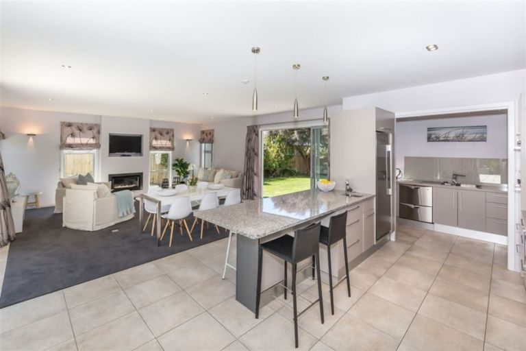 Photo of property in 302b Gardiners Road, Harewood, Christchurch, 8051