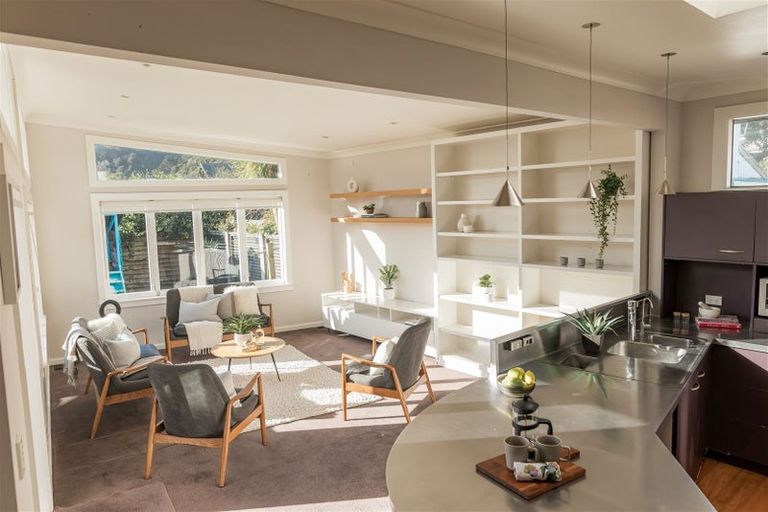 Photo of property in 35 Pukatea Street, Eastbourne, Lower Hutt, 5013