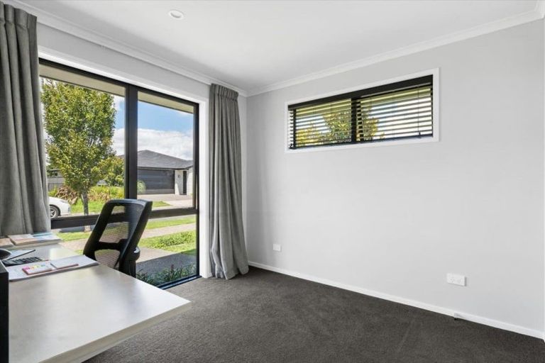 Photo of property in 72 Tabraham Crescent, Pyes Pa, Tauranga, 3112