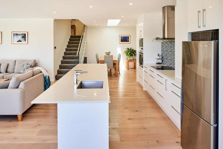 Photo of property in 102 Navigation Drive, Whitby, Porirua, 5024