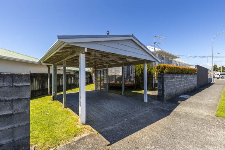 Photo of property in 40 Tukapa Street, Westown, New Plymouth, 4310