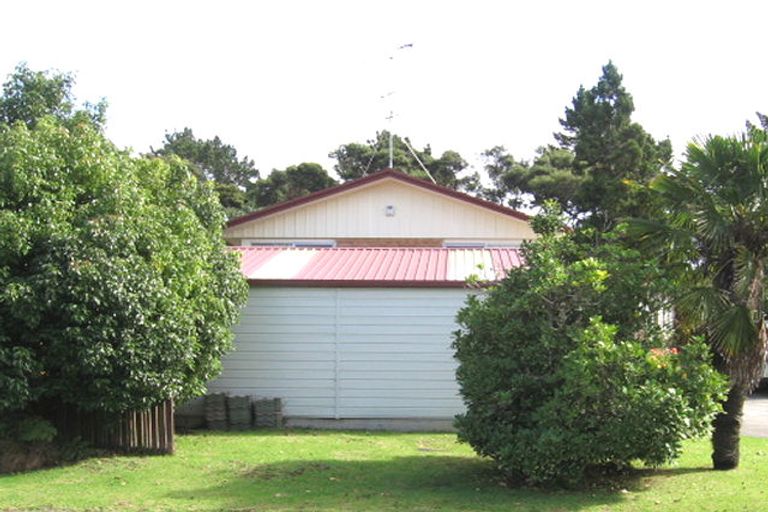 Photo of property in 27 Allington Road, Massey, Auckland, 0614