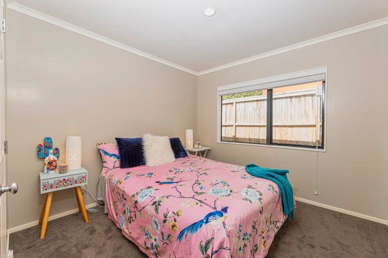 Photo of property in 12 Reybert Place, Massey, Auckland, 0614
