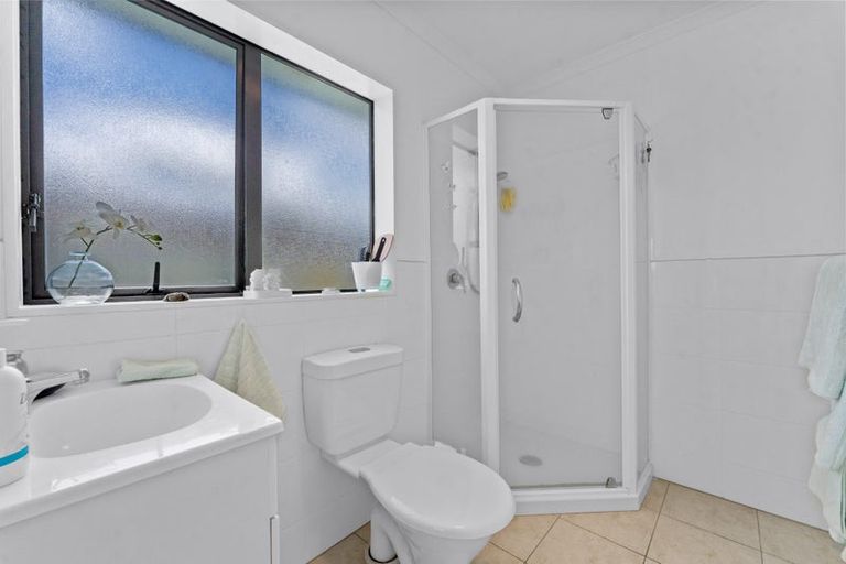 Photo of property in 19 Raabia Close, Parakai, 0830