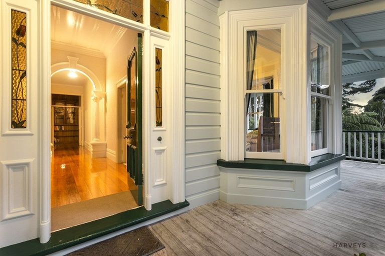 Photo of property in 227 Forest Hill Road, Waiatarua, Auckland, 0612