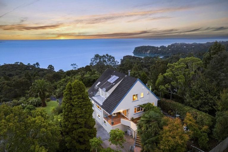 Photo of property in 98 Takahe Road, Titirangi, Auckland, 0604