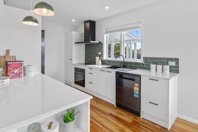 Photo of property in 81 Bartholomew Road, Levin, 5510