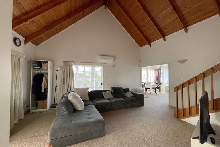 Photo of property in 2/8 Rickards Place, New Lynn, Auckland, 0600