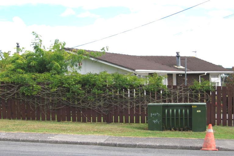 Photo of property in 71 Avonleigh Road, Green Bay, Auckland, 0604
