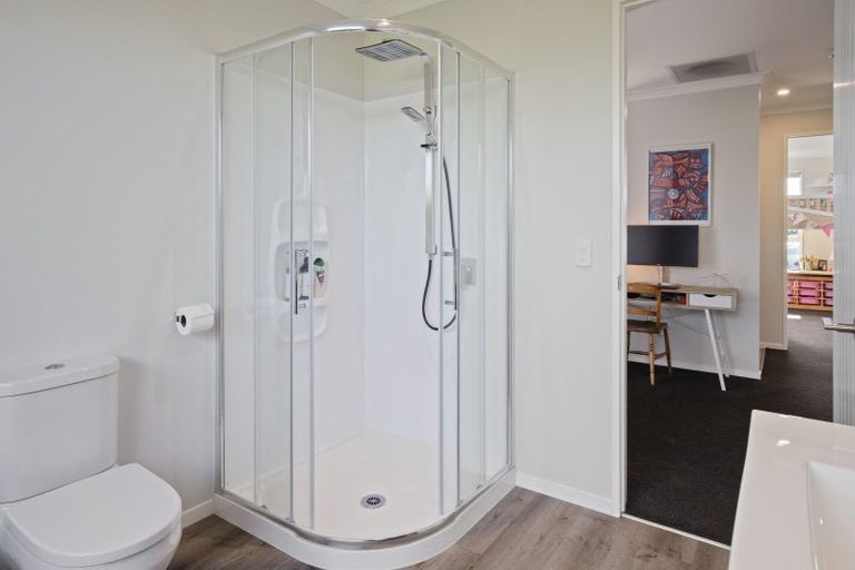 Photo of property in 120 Lisle Farm Drive, Pukekohe, 2120