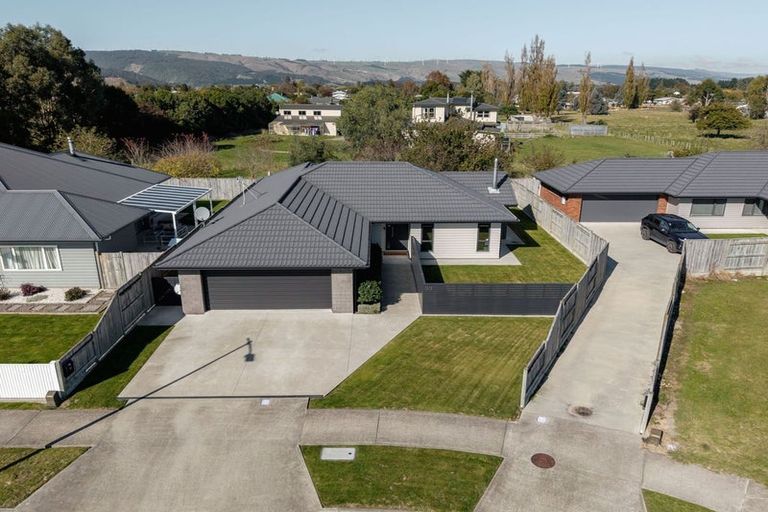 Photo of property in 33 Monarch Drive, Ashhurst, 4810