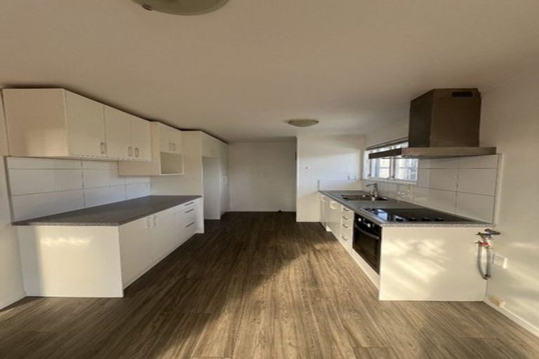 Photo of property in 13 Vina Place, Massey, Auckland, 0614