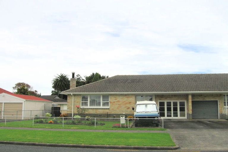 Photo of property in 2/4 Kingswood Road, Papatoetoe, Auckland, 2025