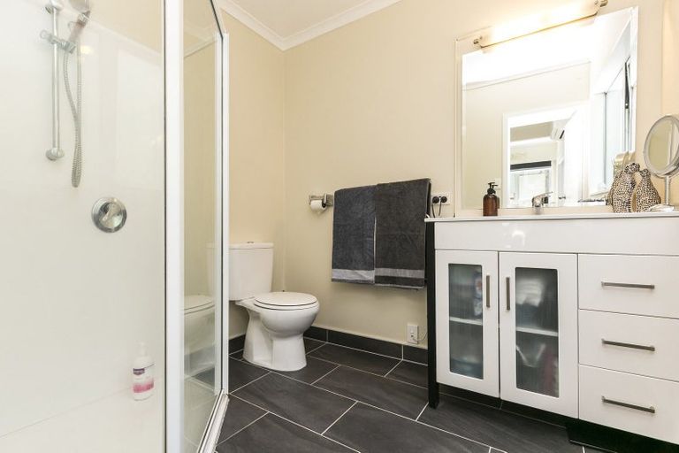 Photo of property in 40 Lincoln Avenue, Tawa, Wellington, 5028