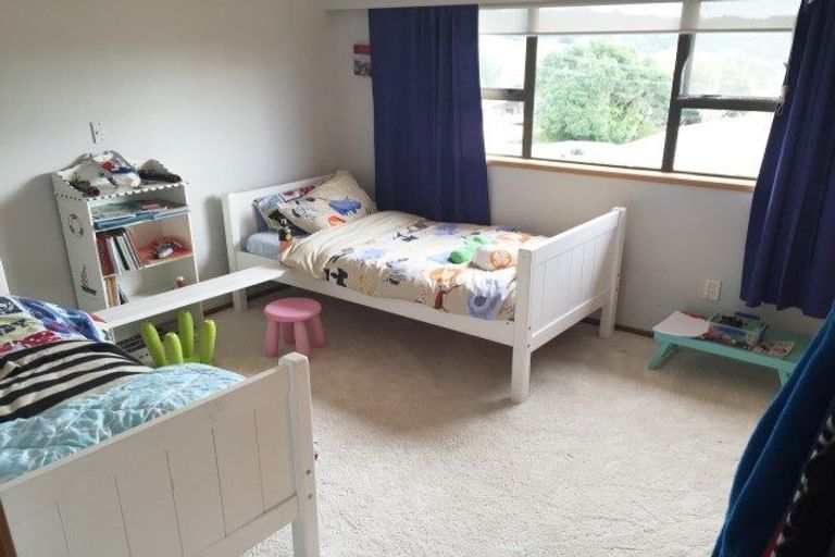 Photo of property in 18 Pine Avenue, Henderson, Auckland, 0612