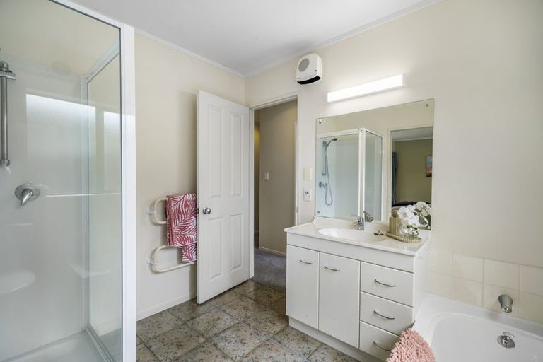 Photo of property in 32a Pine Road, Orewa, 0931