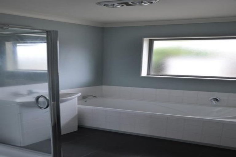 Photo of property in 51 Tennyson Avenue, Kelvin Grove, Palmerston North, 4414