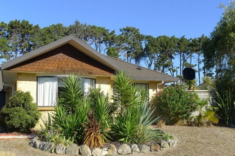 Photo of property in 130 Weggery Drive, Waikanae Beach, Waikanae, 5036