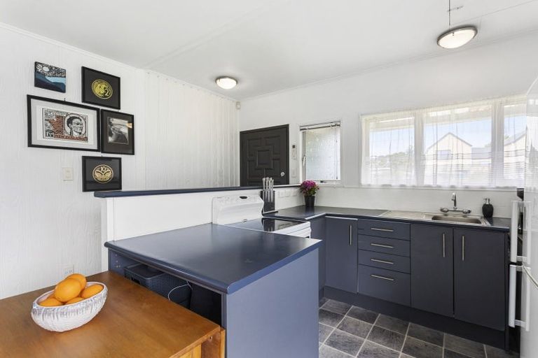 Photo of property in 1/2a Eskdale Road, Birkdale, Auckland, 0626