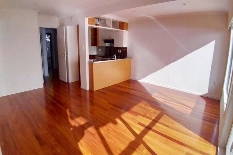 Photo of property in 2/198 Hurstmere Road, Takapuna, Auckland, 0622