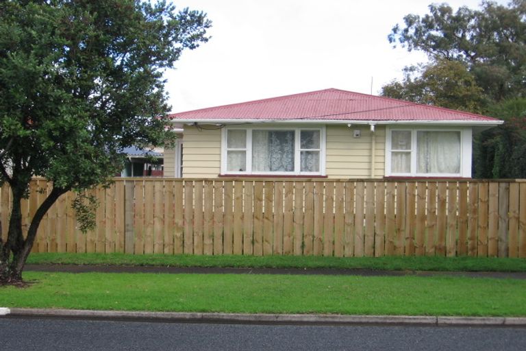 Photo of property in 16 Bledisloe Street, Papatoetoe, Auckland, 2104