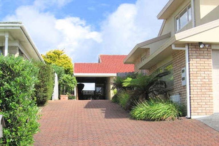 Photo of property in 2/748 East Coast Road, Pinehill, Auckland, 0630