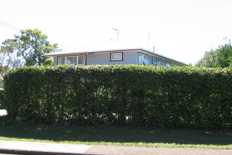 Photo of property in 8 Divich Avenue, Te Atatu South, Auckland, 0610
