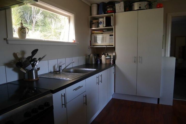 Photo of property in 15 Poneke Drive, Waikanae, 5036