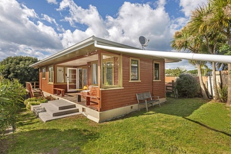 Photo of property in 12 Douglas Street, Okitu, Gisborne, 4010