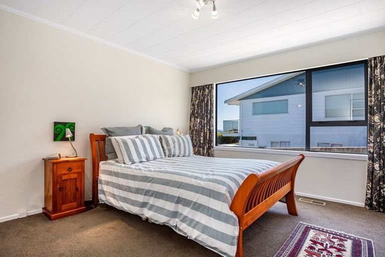 Photo of property in 6 Ettrick Grove, Papakowhai, Porirua, 5024