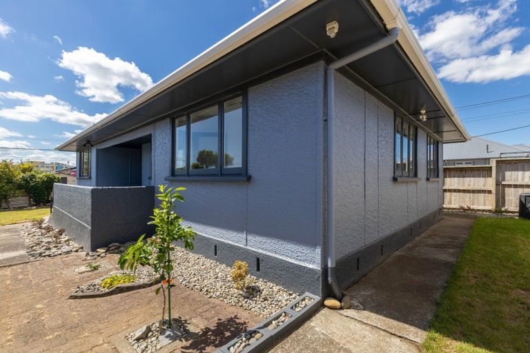 Photo of property in 110 Seaview Road, Westown, New Plymouth, 4310