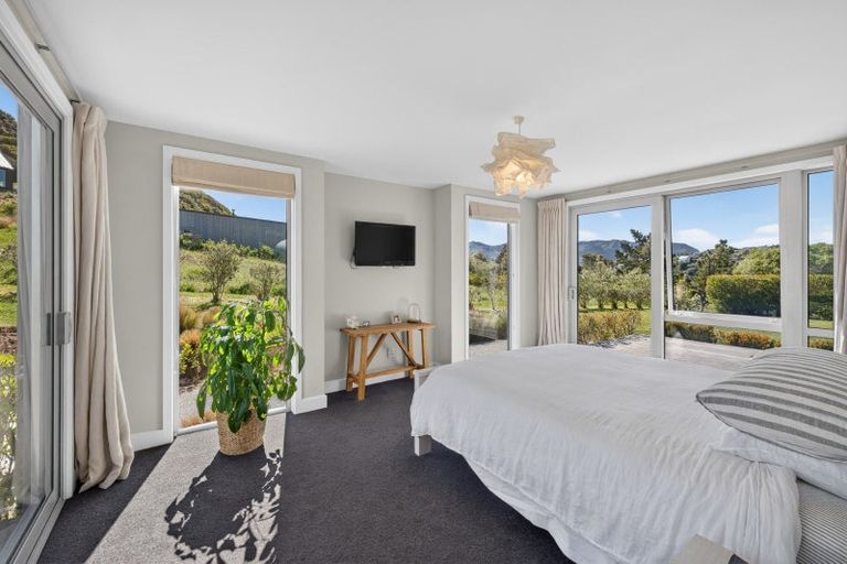 Photo of property in 11 Kaioruru Lane, Charteris Bay, Lyttelton, 8971
