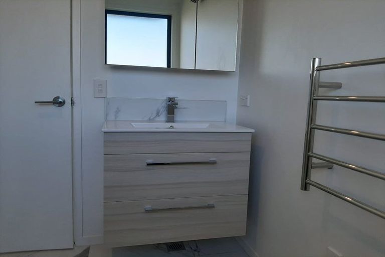 Photo of property in 9/21 Karamu Street, Te Atatu Peninsula, Auckland, 0610