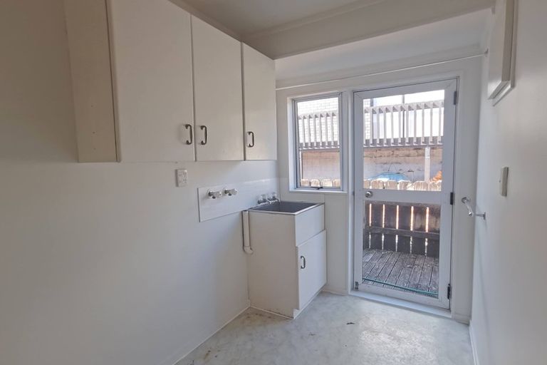 Photo of property in 2 Anure Place, Highland Park, Auckland, 2010