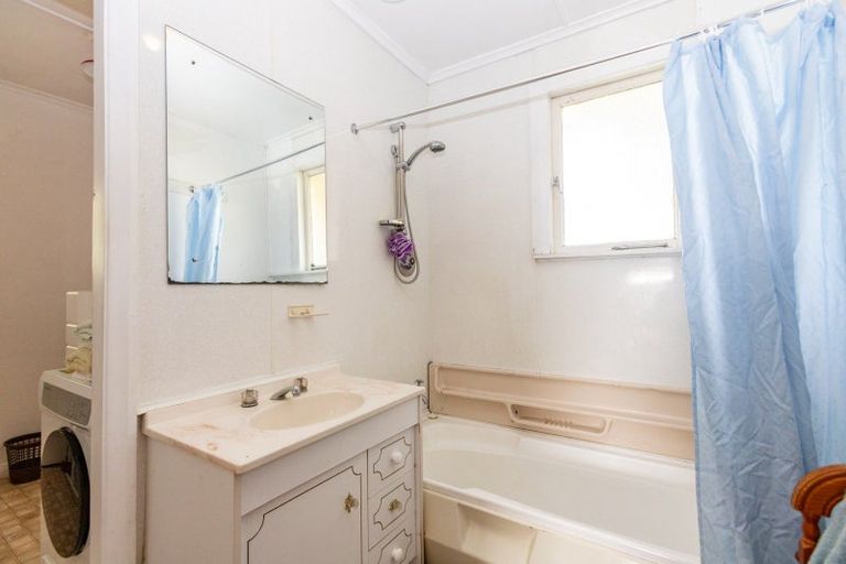 Photo of property in 1 Cullen Street, Paeroa, 3600