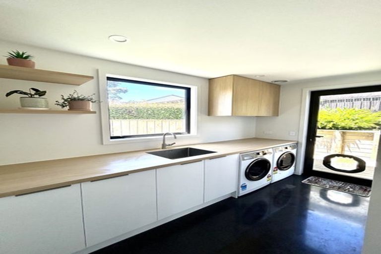 Photo of property in 12a Kauri Street, Merrilands, New Plymouth, 4312