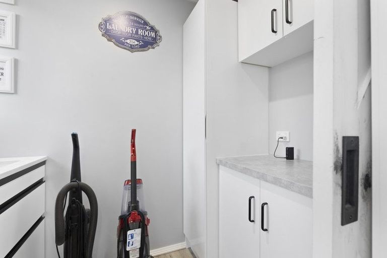 Photo of property in 7 Colonial Place, Kelvin Grove, Palmerston North, 4414