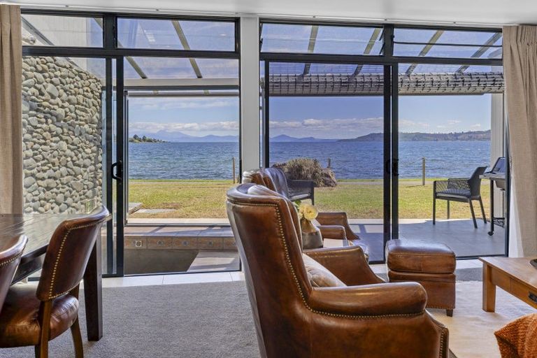 Photo of property in 2/227 Lake Terrace, Waipahihi, Taupo, 3330