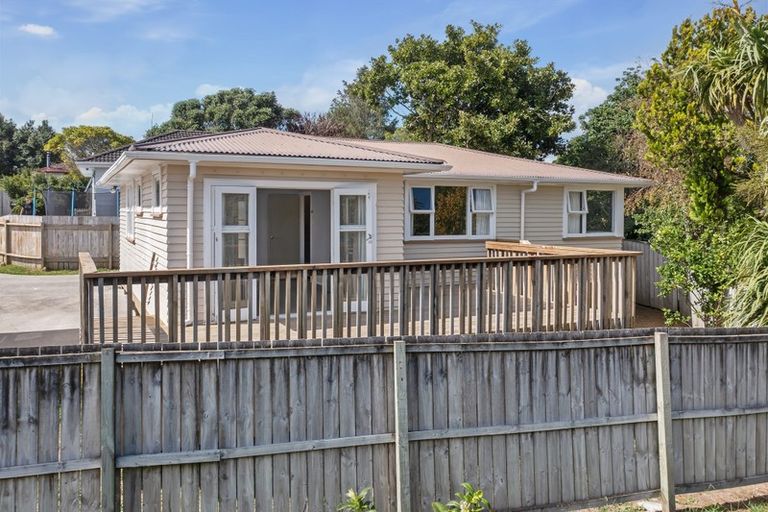 Photo of property in 16a Penfold Place, Henderson, Auckland, 0610
