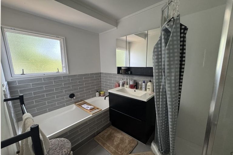 Photo of property in 2/63 Langana Avenue, Browns Bay, Auckland, 0630