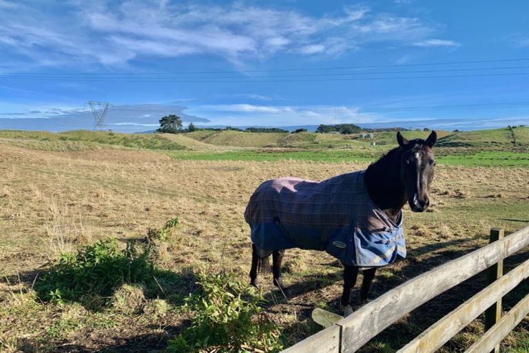 Photo of property in 175 Derham Road, Te Horo, Otaki, 5581