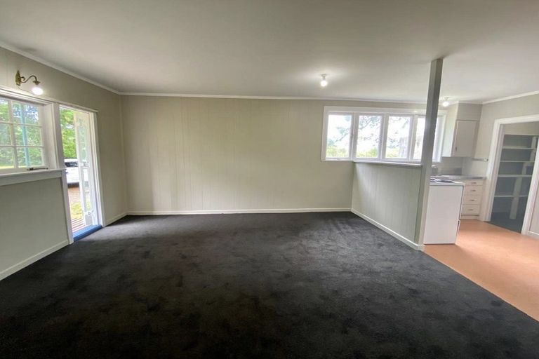 Photo of property in 122 Tawa Road, Kumeu, 0891