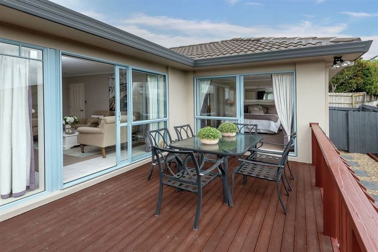 Photo of property in 31 Moyrus Crescent, East Tamaki Heights, Auckland, 2016