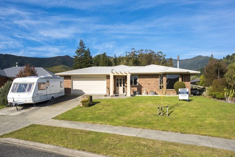 Photo of property in 24 Admiralty Place, Waikawa, Picton, 7220