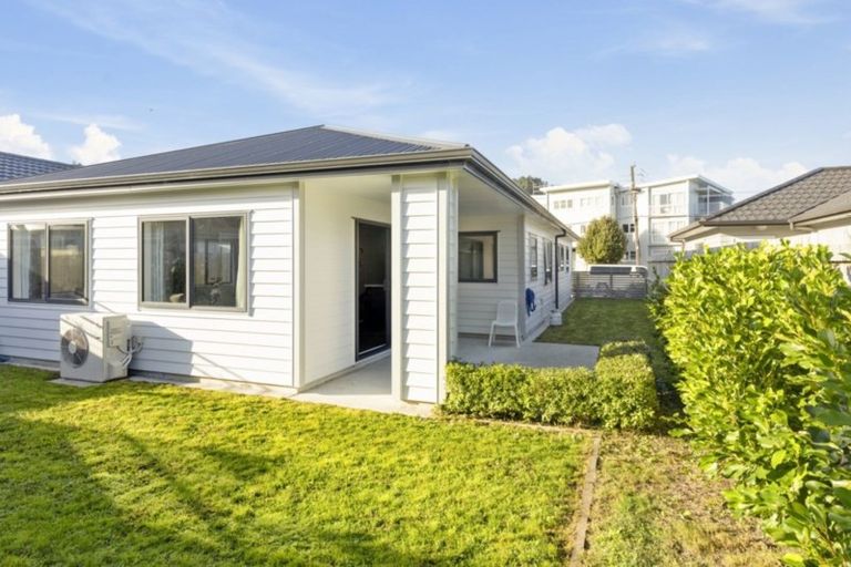 Photo of property in 100 Farmer Crescent, Taita, Lower Hutt, 5011