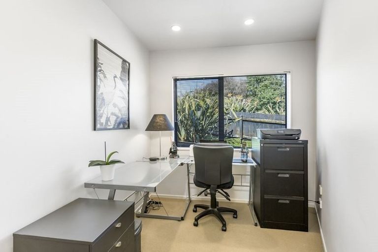 Photo of property in 16 Nimstedt Avenue, Oteha, Auckland, 0632