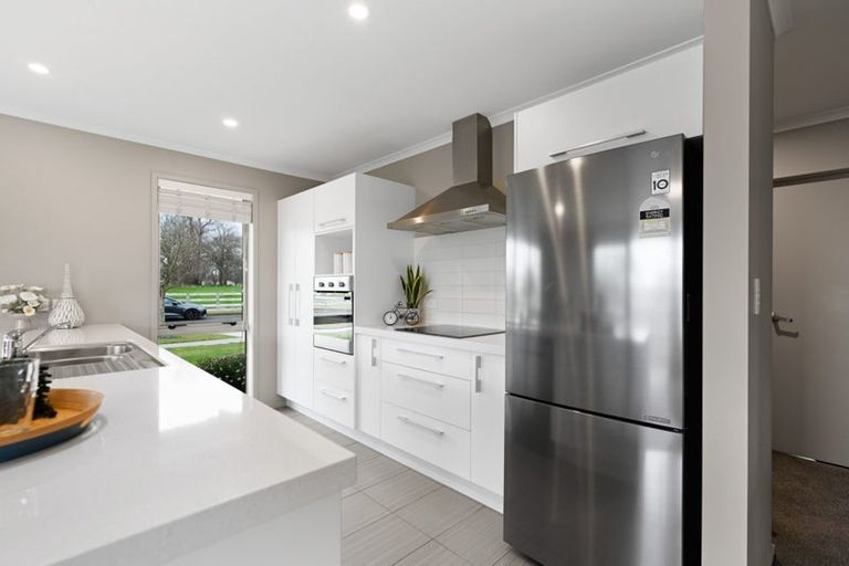 Photo of property in 41 Plescher Crescent, Leamington, Cambridge, 3432
