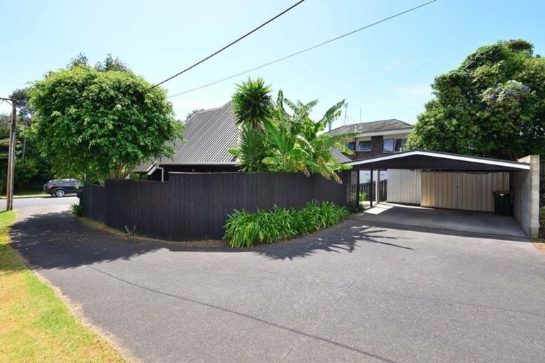Photo of property in 2/26 Sandown Road, Rothesay Bay, Auckland, 0630