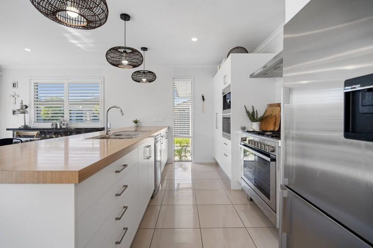 Photo of property in 33 Rainey Crescent, Papamoa Beach, Papamoa, 3118